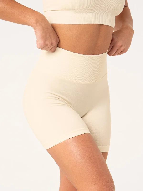 Lift BBL Scrunch Seamless Shorts - Vanilla